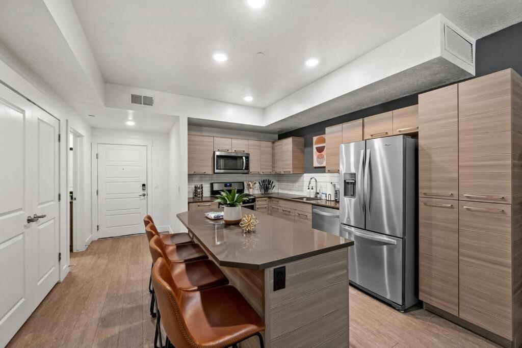 Апартаменты Luxurious Retreat In Slc Солт-Лейк-Сити Экстерьер фото