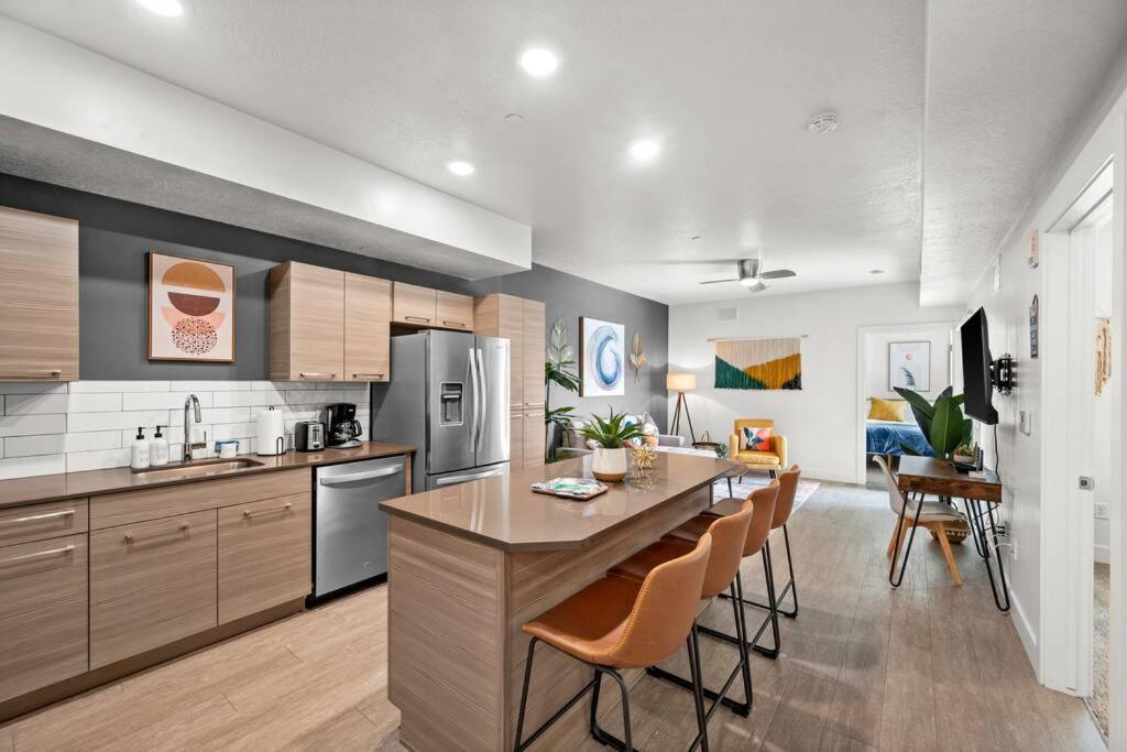 Апартаменты Luxurious Retreat In Slc Солт-Лейк-Сити Экстерьер фото